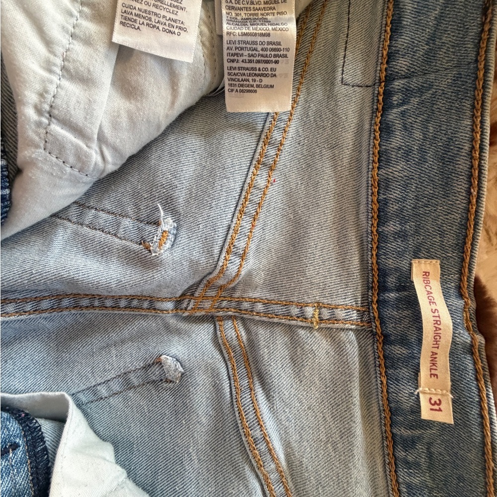 Women’s Levi’s Ribcage cropped flair - Picture 4 of 8